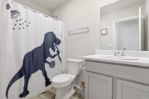 Bath - 1280 Meadows Dr, Benton, AR 72019 photo 3 of 4