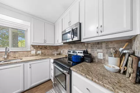 Kitchen - 206 SE 2nd St, Bryant, AR 72022 photo 1 of 2