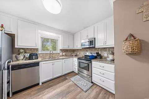 Kitchen - 206 SE 2nd St, Bryant, AR 72022 photo 2 of 2
