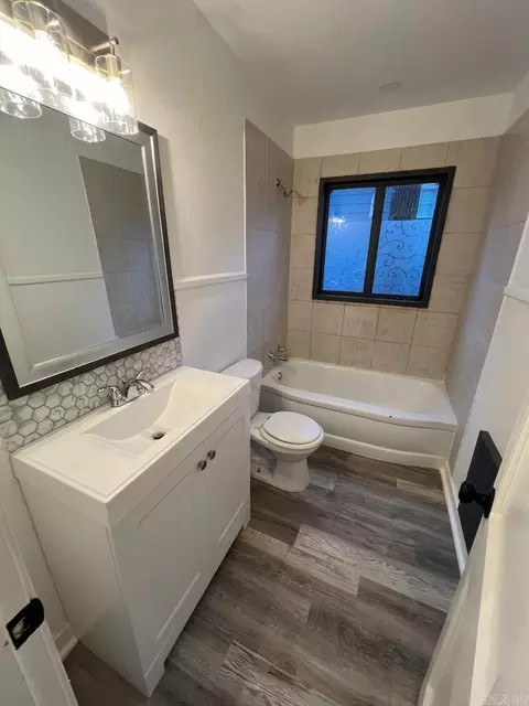 Bath - 1014 E Sevier St, Benton, AR 72015 photo 1 of 1