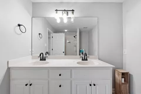 Bath - 11 Alfred Cv, Conway, AR 72034 photo 5 of 6