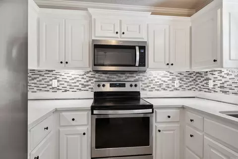 Kitchen - 11 Alfred Cv, Conway, AR 72034 photo 3 of 4