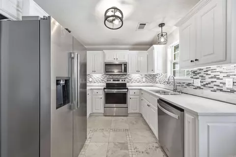Kitchen - 11 Alfred Cv, Conway, AR 72034 photo 1 of 4