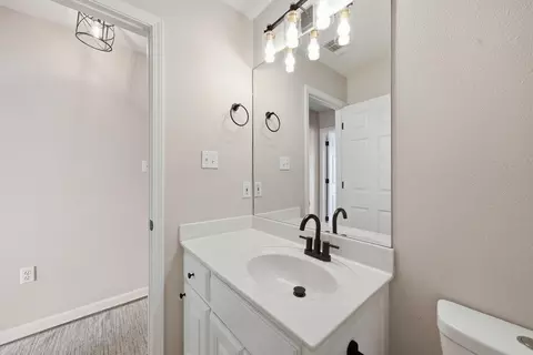 Bath - 11 Alfred Cv, Conway, AR 72034 photo 3 of 6