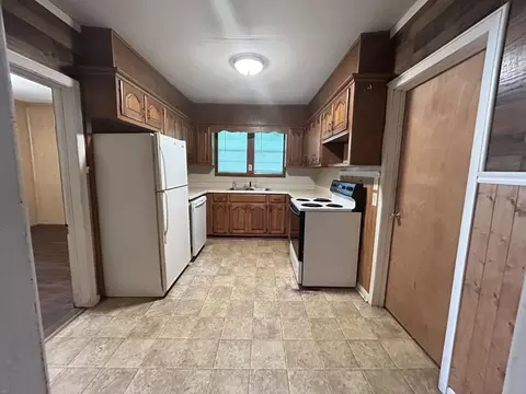 Kitchen - 673681 Ash Flat Dr, Ash Flat, AR 72513 photo 2 of 3