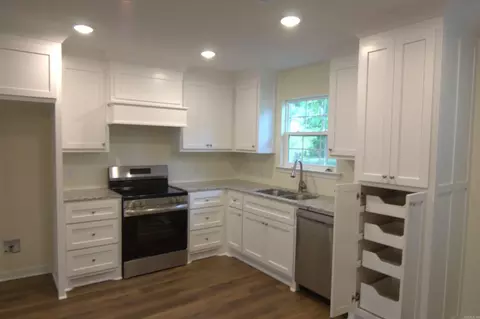Kitchen - 219 Washington St, Lonoke, AR 72086 photo 2 of 2