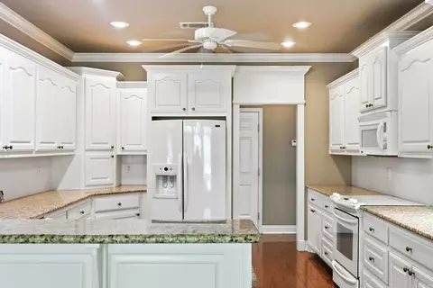 Kitchen - 7528 Worth Ave, Benton, AR 72019 photo 1 of 3