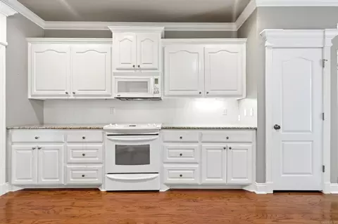 Kitchen - 7528 Worth Ave, Benton, AR 72019 photo 3 of 3