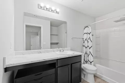 Bath - 8 Harvest Ln, Conway, AR 72032 photo 1 of 3
