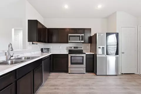 Kitchen - 8 Harvest Ln, Conway, AR 72032 photo 2 of 4