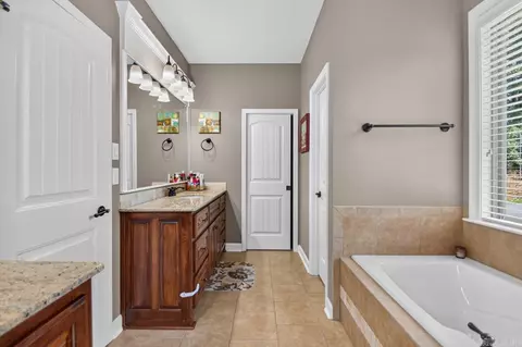 Bath - 2012 Hickory Dr, Bryant, AR 72019 photo 3 of 5