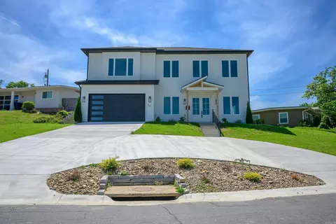 26 Lefever Ln, Little Rock, AR 72227