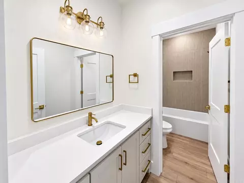 Bath - 10 Crescent Cv, Ward, AR 72176 photo 4 of 6