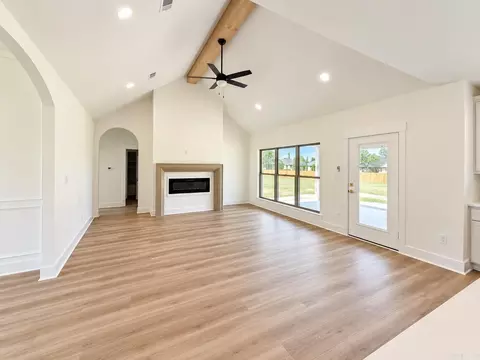 Living - 10 Crescent Cv, Ward, AR 72176 photo 2 of 2