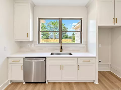 Kitchen - 10 Crescent Cv, Ward, AR 72176 photo 3 of 3