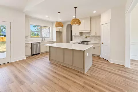 Kitchen - 10 Crescent Cv, Ward, AR 72176 photo 2 of 3