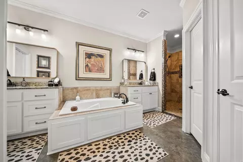 Bath - 26 Gloria Dr, Greenbrier, AR 72058 photo 1 of 5