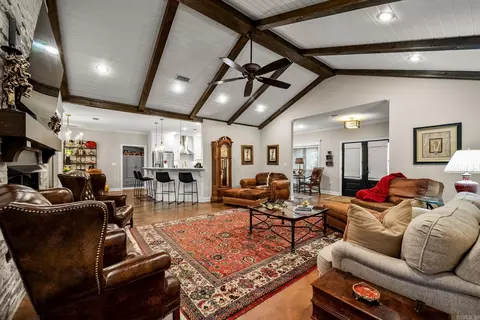 Living - 26 Gloria Dr, Greenbrier, AR 72058 photo 3 of 3