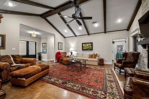 Living - 26 Gloria Dr, Greenbrier, AR 72058 photo 2 of 3