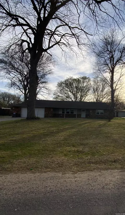 Exterior - 3006 Riverside Dr, Pine Bluff, AR 71602 photo 2 of 7