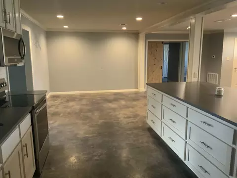 Entry Way - 3006 Riverside Dr, Pine Bluff, AR 71602 photo 3 of 3