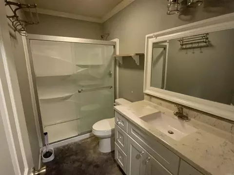 Bath - 3006 Riverside Dr, Pine Bluff, AR 71602 photo 2 of 3