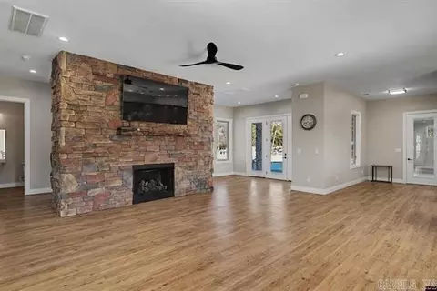 Living - 5 Sowbug Cir, Cotter, AR 72626 photo 5 of 7