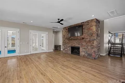 Living - 5 Sowbug Cir, Cotter, AR 72626 photo 4 of 7
