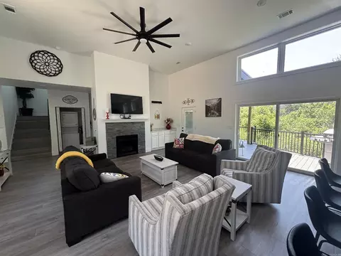 Living - 22 Sculpin Ln, Cotter, AR 72626 photo 2 of 2