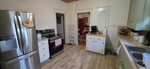 Kitchen - 604 Jackson Ave, Wynne, AR 72396 photo 2 of 2