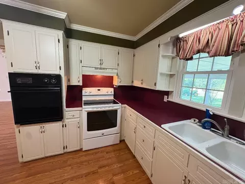 Kitchen - 175 Spur 267 Hwy, Beebe, AR 72012 photo 3 of 3