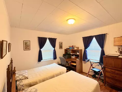 Bedroom - 707 N Cedar St, Searcy, AR 72143 photo 2 of 4