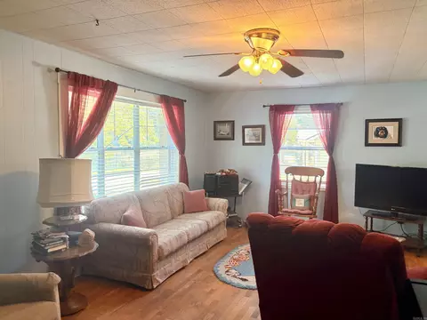 Living - 707 N Cedar St, Searcy, AR 72143 photo 1 of 1