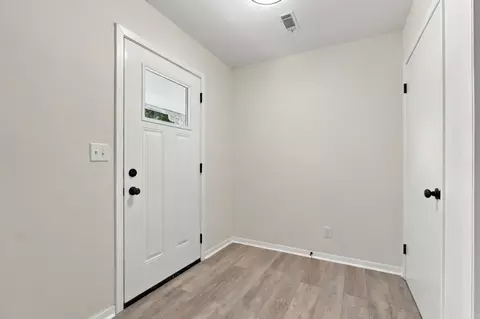 Entry Way - 12 Juniper Pl, Searcy, AR 72143 photo 2 of 2