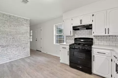 Entry Way - 12 Juniper Pl, Searcy, AR 72143 photo 1 of 2