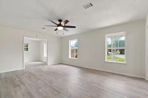 Living - 12 Juniper Pl, Searcy, AR 72143 photo 3 of 6
