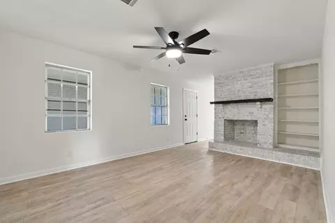 Living - 12 Juniper Pl, Searcy, AR 72143 photo 5 of 6