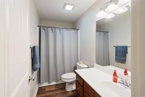 Bath - 1490 Norbert Cir, Conway, AR 72034 photo 2 of 2