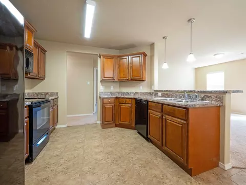 Kitchen - 19 Heelstone Dr, Cabot, AR 72023 photo 3 of 4