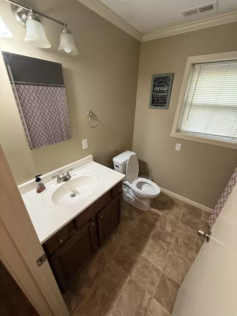 Bath - 105 E Moore St, Tuckerman, AR 72473 photo 2 of 2