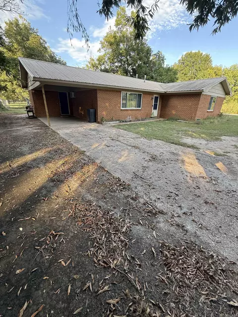 Exterior - 105 E Moore St, Tuckerman, AR 72473 photo 5 of 5