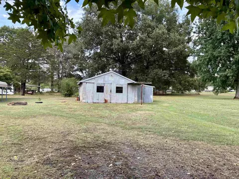 Exterior - 202 E Bennett St, Letona, AR 72085 photo 2 of 16
