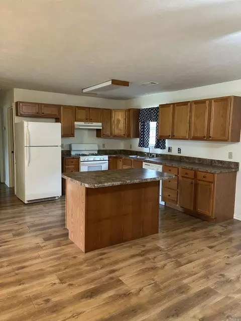 Kitchen - 202 E Bennett St, Letona, AR 72085 photo 3 of 5
