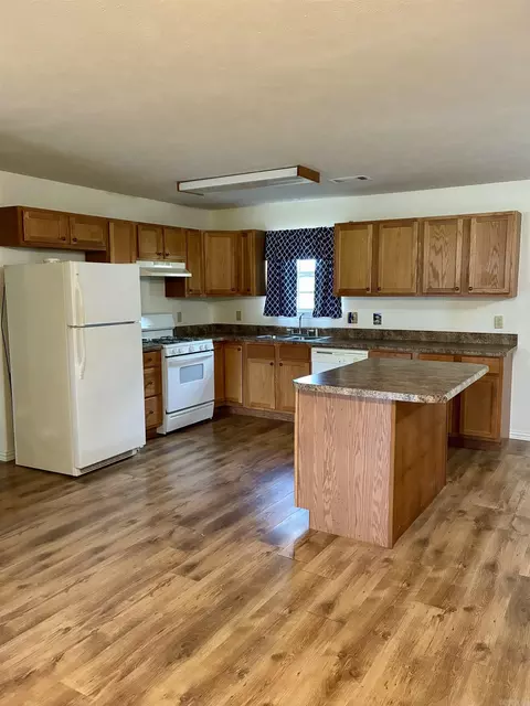 Kitchen - 202 E Bennett St, Letona, AR 72085 photo 2 of 5