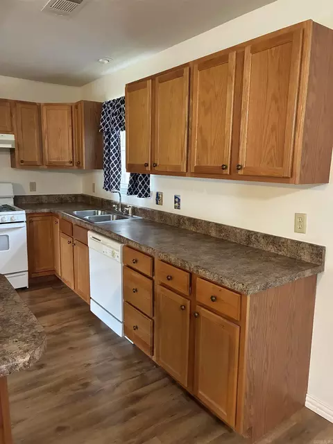 Kitchen - 202 E Bennett St, Letona, AR 72085 photo 4 of 5