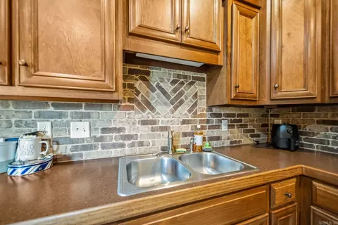 Kitchen - 14 Oak Tree Cir, Conway, AR 72032 photo 4 of 5