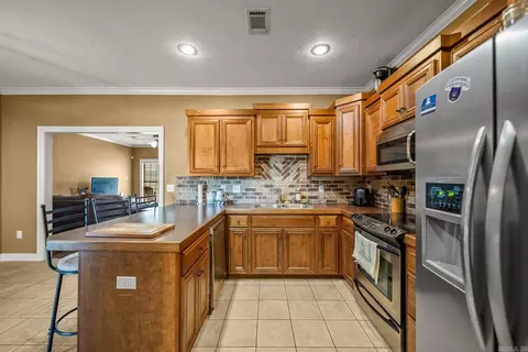 Kitchen - 14 Oak Tree Cir, Conway, AR 72032 photo 2 of 5