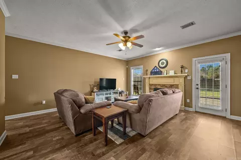 Living - 14 Oak Tree Cir, Conway, AR 72032 photo 2 of 2