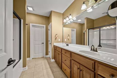 Bath - 14 Oak Tree Cir, Conway, AR 72032 photo 1 of 3