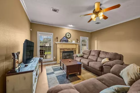 Living - 14 Oak Tree Cir, Conway, AR 72032 photo 1 of 2